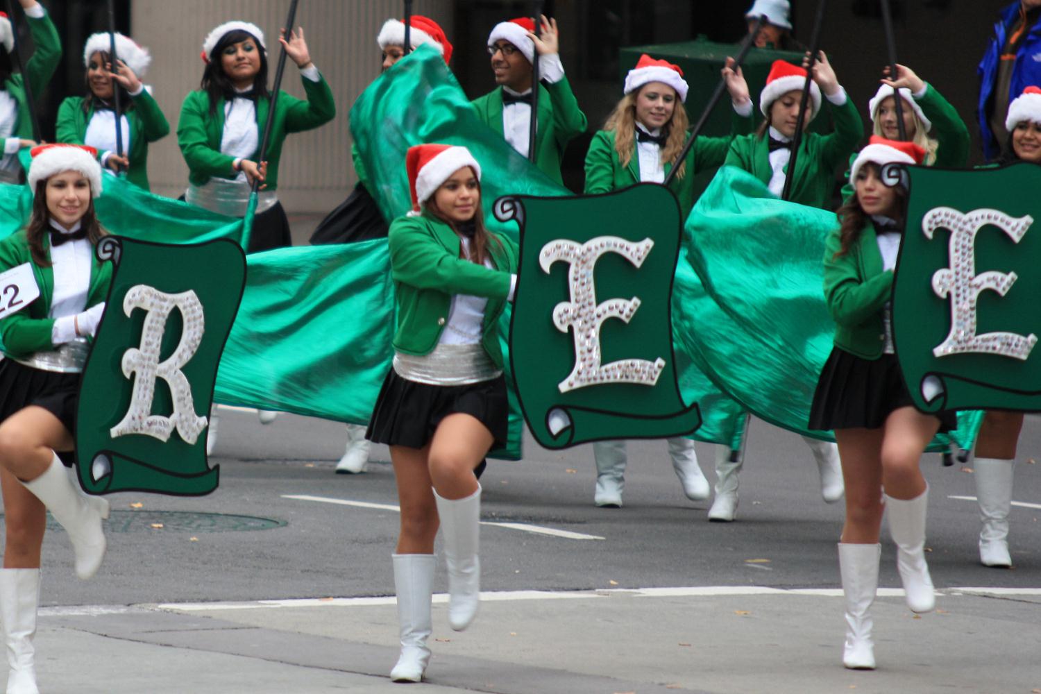 2010_comcast_holiday_parade_012.jpg