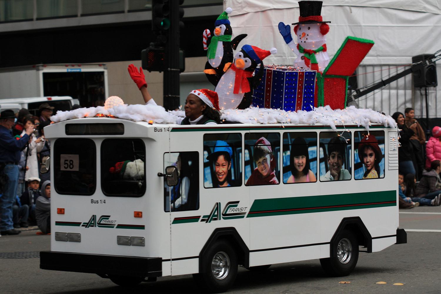 2010_comcast_holiday_parade_045.jpg