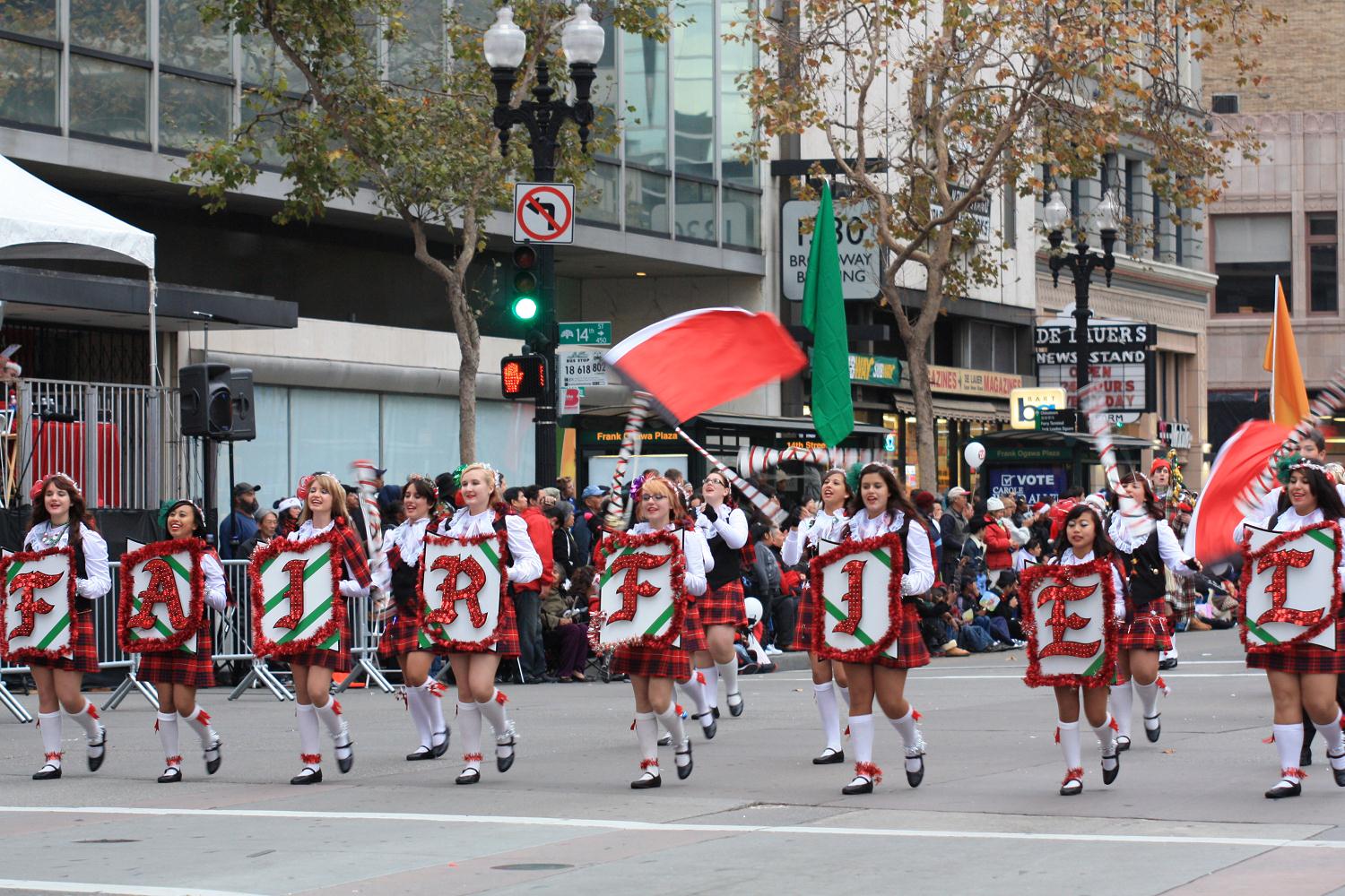 2010_comcast_holiday_parade_083.jpg